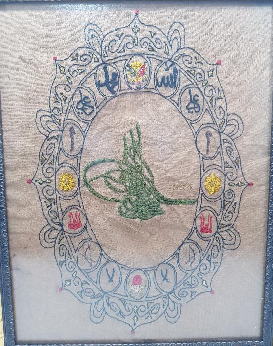 TEKKE İŞİ DERVİŞ SİKKELİ, OSMANLI DEVLET ARMALI VE TUĞRALI DUVAR PANOSU