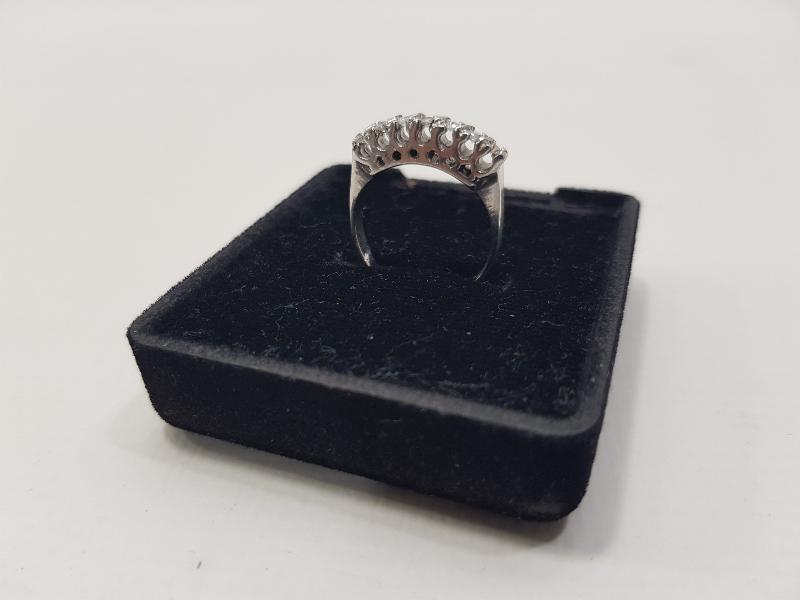 SERTİFİKALI YEDİTAŞ PIRLANTA YÜZÜK 