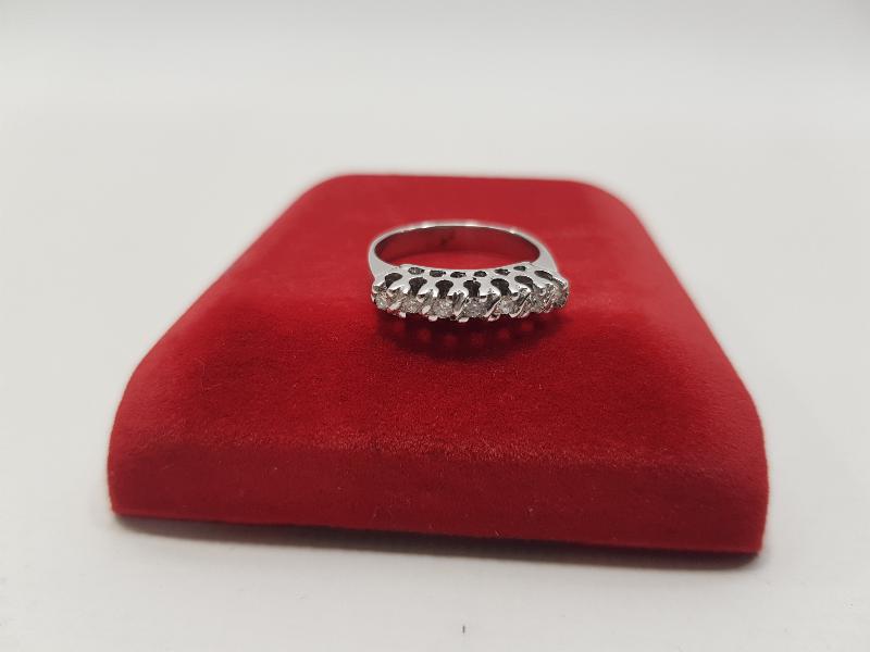 SERTİFİKALI YEDİTAŞ PIRLANTA YÜZÜK 