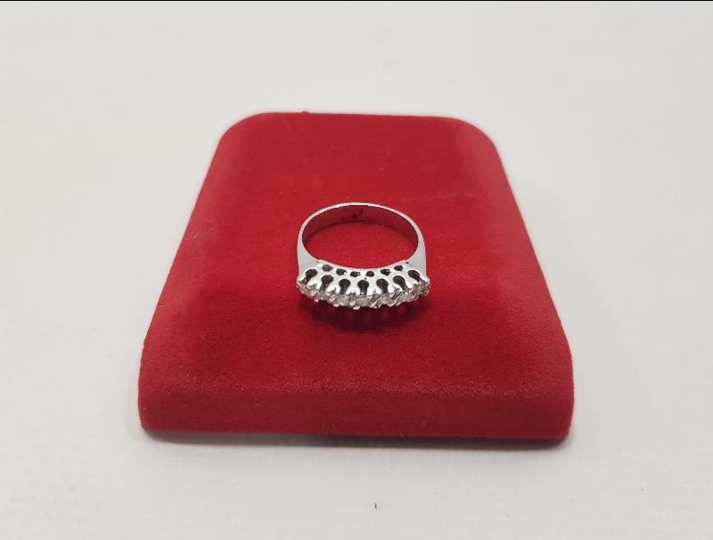 SERTİFİKALI YEDİTAŞ PIRLANTA YÜZÜK 