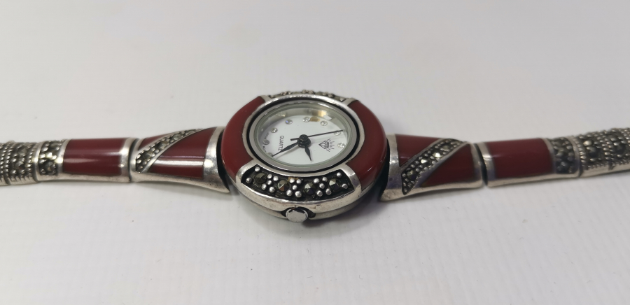 OLTU VE MARGAZİT TAŞLI GÜMÜŞ KOL SAATİ