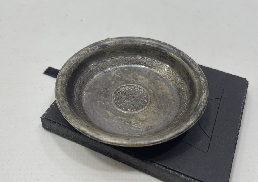 ORTASI TUĞRALI GÜMÜŞ KINA TASI