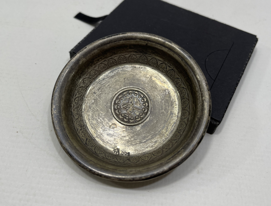 SÜLEYMANİYE İŞİ ORTASI TUĞRALI GÜMÜŞ KINA TASI