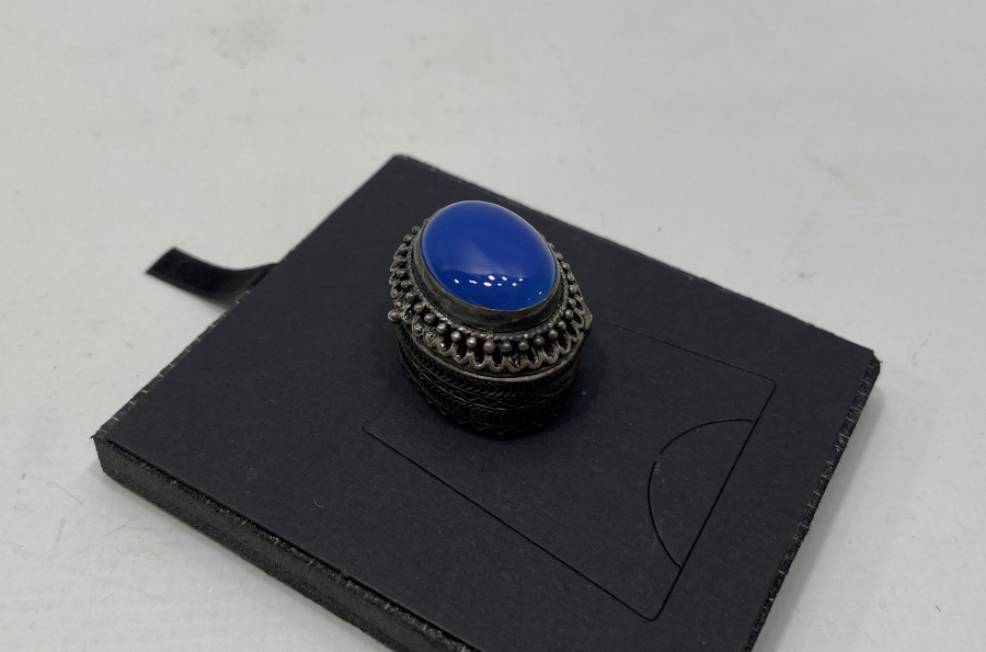 ÜZERİ LAPİS TAŞLI GÜMÜŞ KUTU