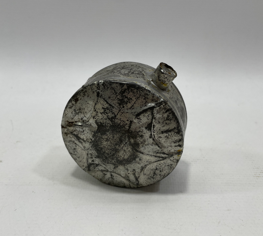 ÜZERİNDE OSMANLI YILDIZI BULUNAN İÇİ ZEMZEM DOLU ZEMZEMLİK