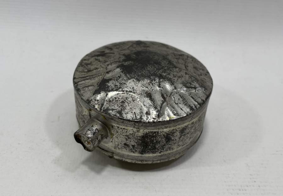 ÜZERİNDE OSMANLI YILDIZI BULUNAN İÇİ ZEMZEM DOLU ZEMZEMLİK