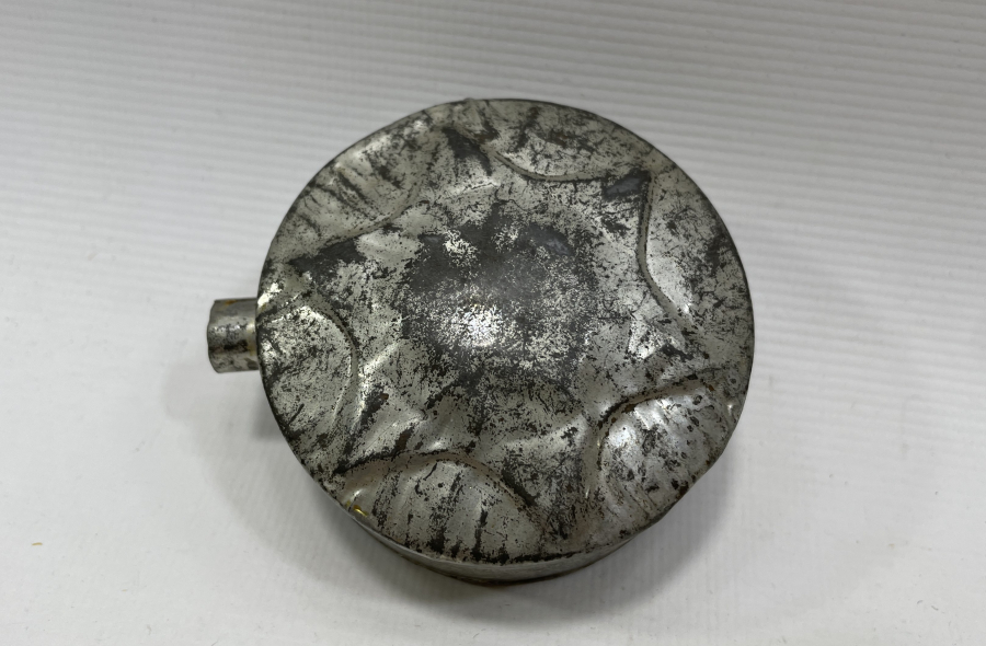 ÜZERİNDE OSMANLI YILDIZI BULUNAN İÇİ ZEMZEM DOLU ZEMZEMLİK