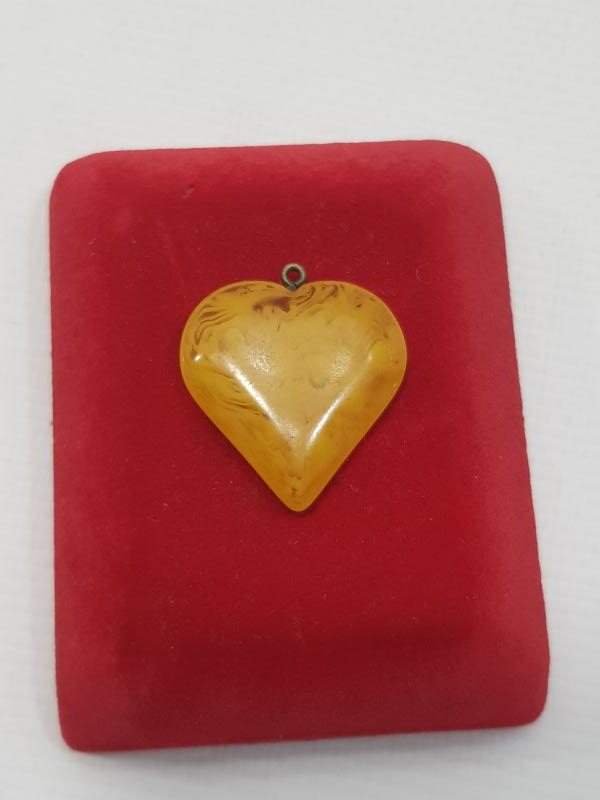 KALP FORMLU KEHRİBAR KOLYE UCU