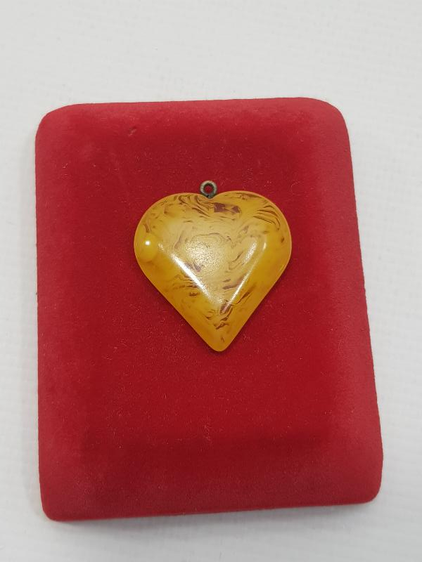 KALP FORMLU KEHRİBAR KOLYE UCU