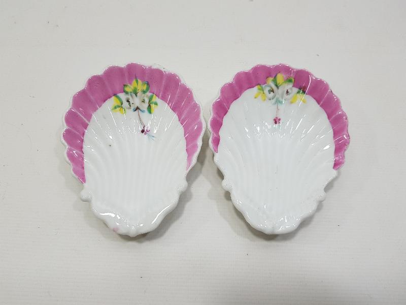 BİR ÇİFT ANTİKA PORSELEN SUNUMLUK