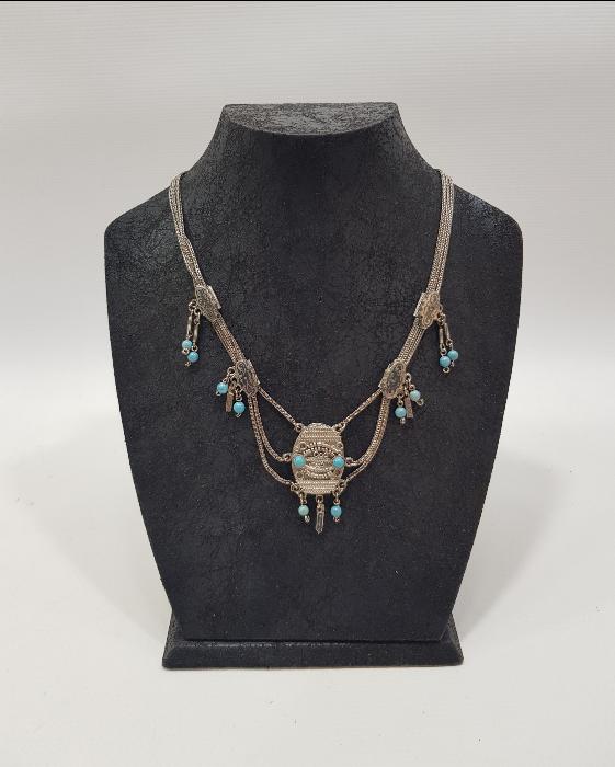 GÜVERSE İŞÇİLİKLİ VE SAVATLI GERDANLIK