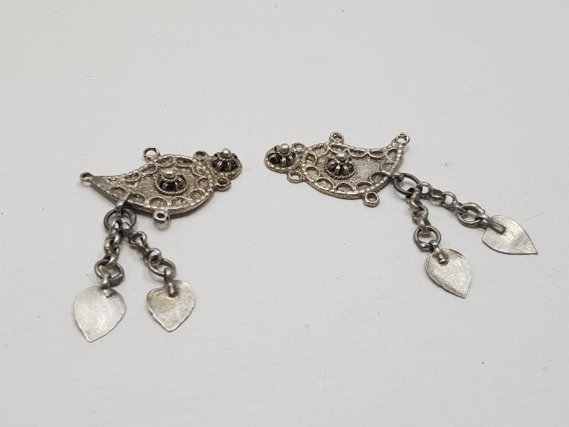 OSMANLI DÖNEMİ BİR ÇİFT GÜMÜŞ FES SÜSÜ