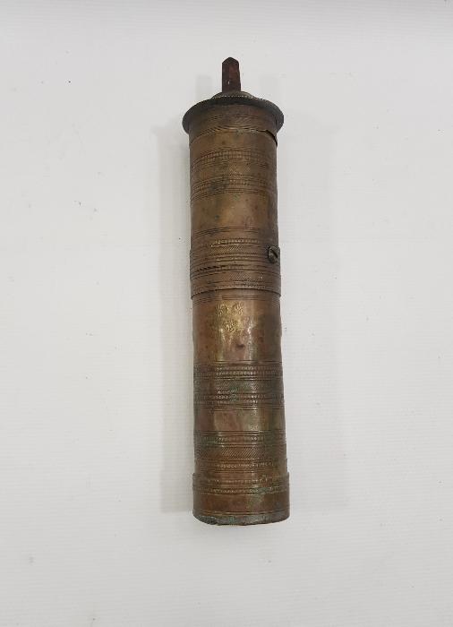 OSMANLI DÖNEMİ ÜZERİNDE ÜÇ ADET DAMGA BULUNAN KAHVE DEĞİRMENİ