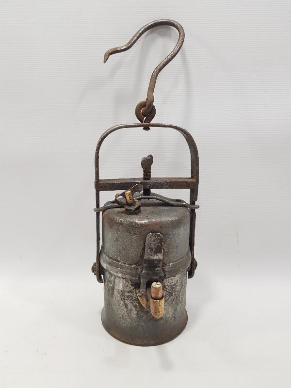 WOLF MARKA ANTİKA KARPİT LAMBASI