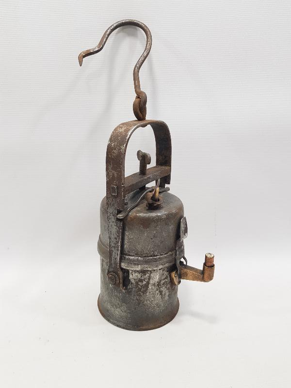 WOLF MARKA ANTİKA KARPİT LAMBASI