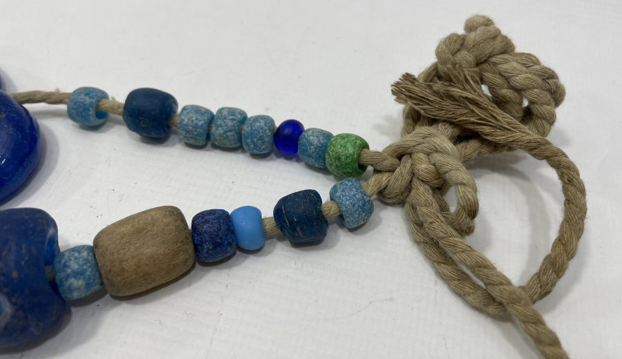 OSMANLI DÖNEMİ AHŞAPTAN VE OPAL BONCUKLARDAN YAPILMIŞ ÇOK NADİR ŞAMAN İŞİ AT MUSKASI - AT SÜSÜ