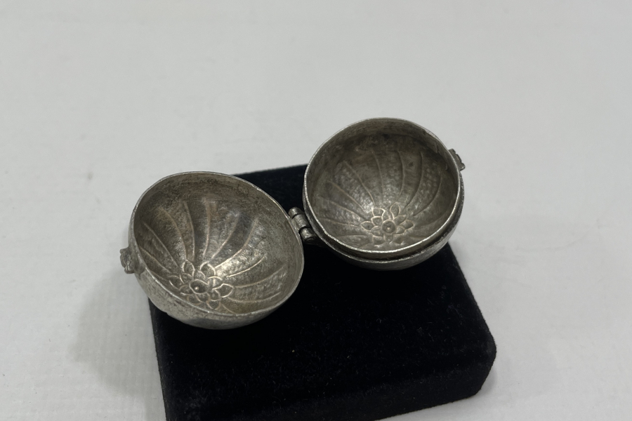 OSMANLI DÖNEMİ KABARTMA İŞÇİLİKLİ GÜMÜŞ SAKIZLIK