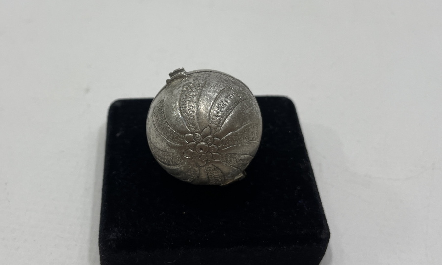 OSMANLI DÖNEMİ KABARTMA İŞÇİLİKLİ GÜMÜŞ SAKIZLIK