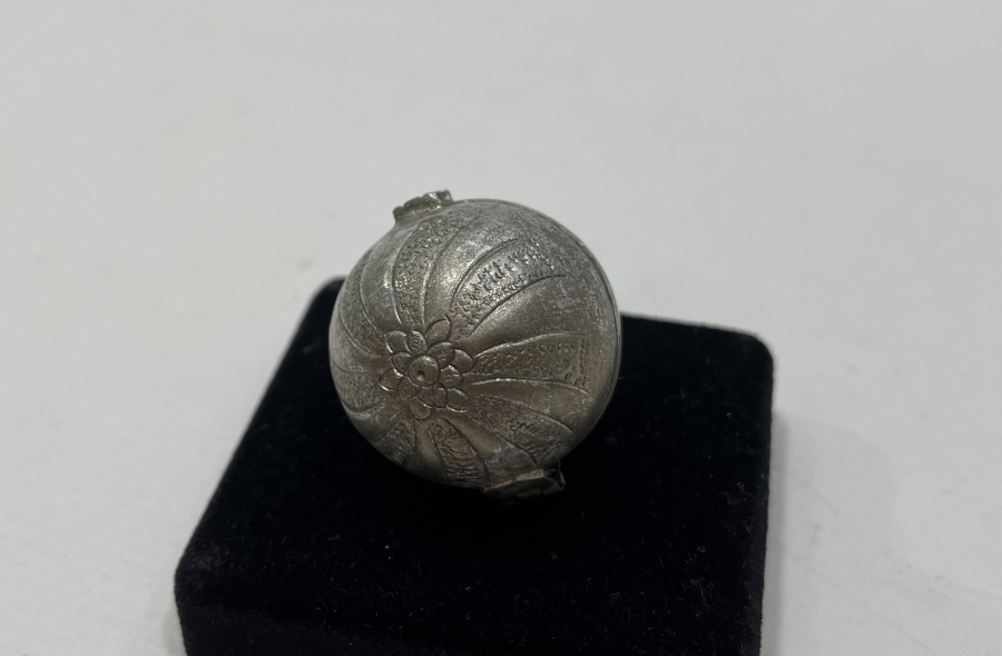 OSMANLI DÖNEMİ KABARTMA İŞÇİLİKLİ GÜMÜŞ SAKIZLIK