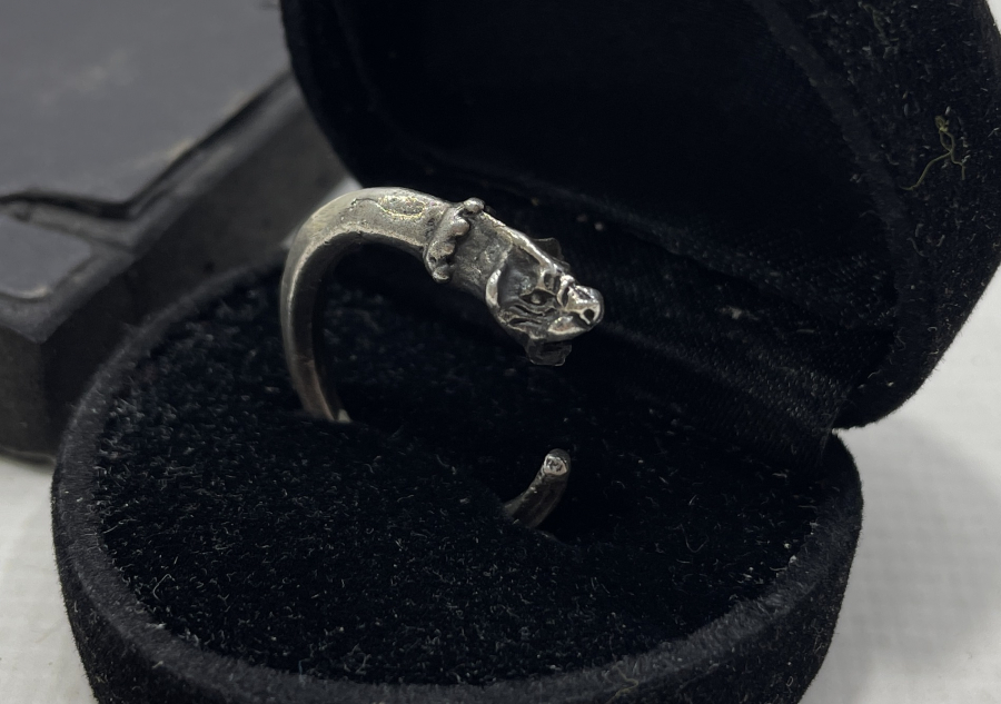 1900 BAŞLARI ÖZEL YAPIM DENİZ YILANI FORMUNDA GÜMÜŞ YÜZÜK