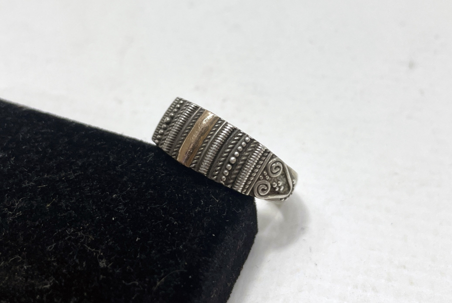 ALTIN PARÇA APLİKLİ ÖZEL YAPIM ANTİKA GÜMÜŞ YÜZÜK