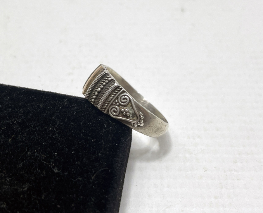 ALTIN PARÇA APLİKLİ ÖZEL YAPIM ANTİKA GÜMÜŞ YÜZÜK