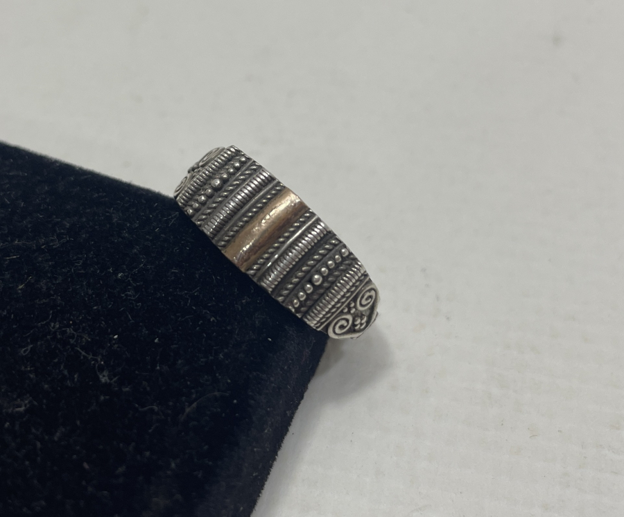 ALTIN PARÇA APLİKLİ ÖZEL YAPIM ANTİKA GÜMÜŞ YÜZÜK