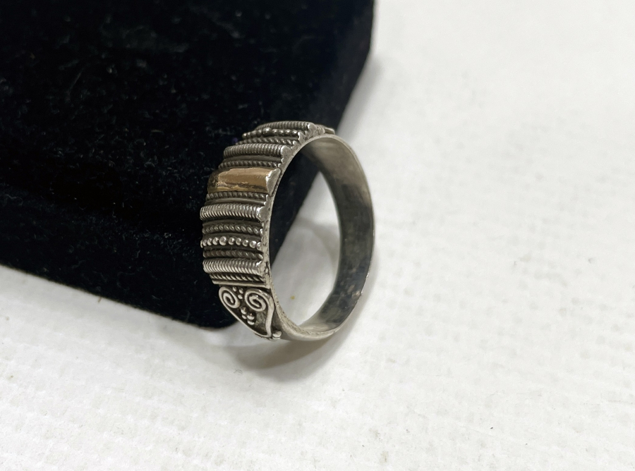 ALTIN PARÇA APLİKLİ ÖZEL YAPIM ANTİKA GÜMÜŞ YÜZÜK