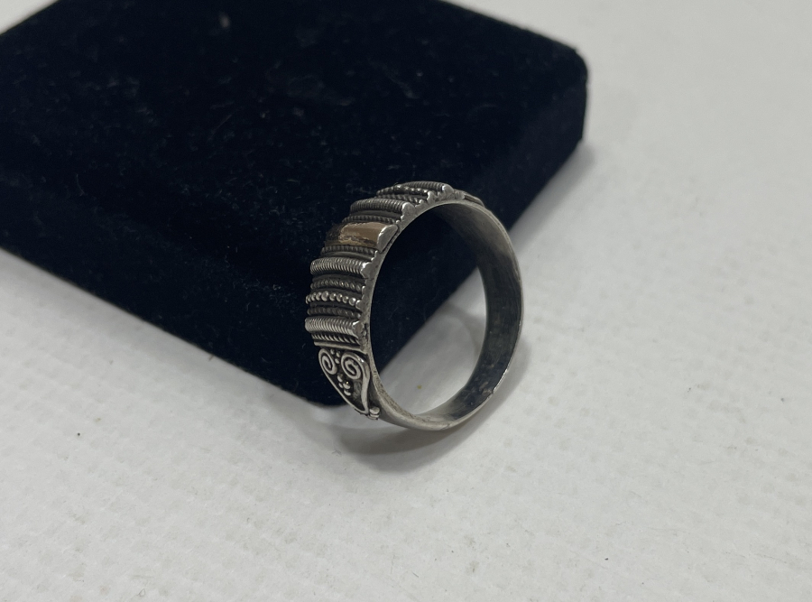 ALTIN PARÇA APLİKLİ ÖZEL YAPIM ANTİKA GÜMÜŞ YÜZÜK