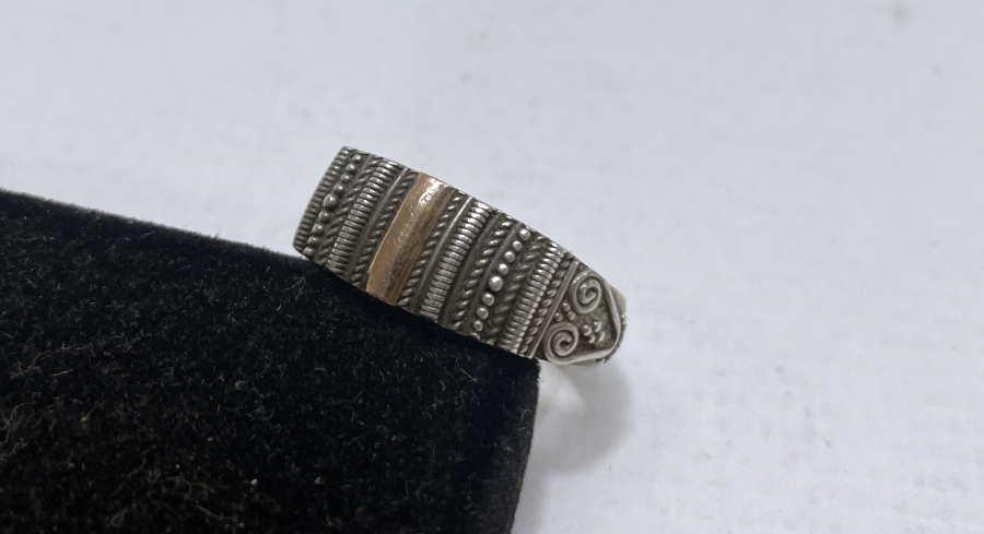 ALTIN PARÇA APLİKLİ ÖZEL YAPIM ANTİKA GÜMÜŞ YÜZÜK