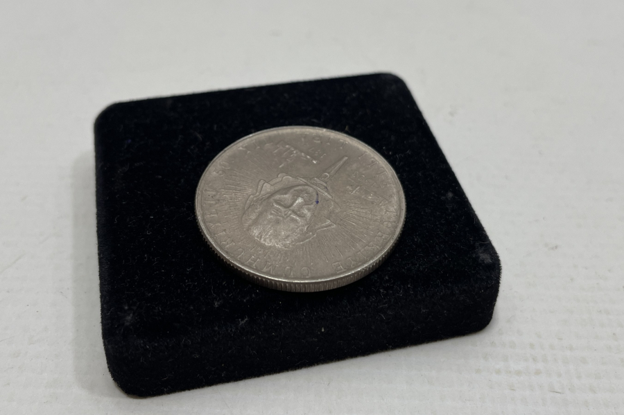 CUMHURİYETİMİZİN KURULUŞUNUN 50. YILINA ÖZEL BASILMIŞ GÜMÜŞ MADALYON