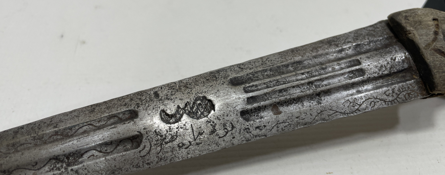 İKİ TARAFİ OSMANLICA YAZILI NADİR FORMDA ERZİNCAN İŞİ ÇERKES KAMASI