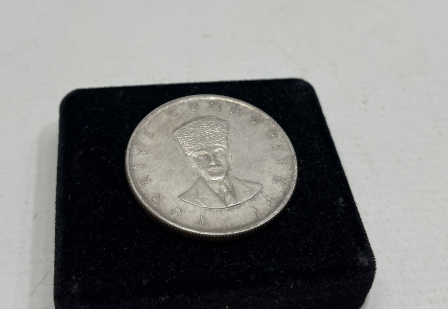 MECLİSİMİZİN KURULUŞUNUN 50. YILINA ÖZEL BASILMIŞ GÜMÜŞ HATIRA PARA