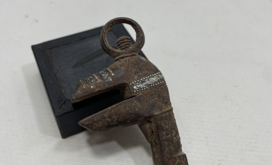 OSMANLI DÖNEMİ GÜMÜŞ ÇAKMA İŞÇİLİKLİ KALE TÜFEĞİ ÇAKMAĞI PARÇASI