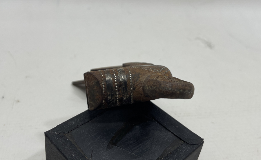 OSMANLI DÖNEMİ GÜMÜŞ ÇAKMA İŞÇİLİKLİ KALE TÜFEĞİ ÇAKMAĞI PARÇASI