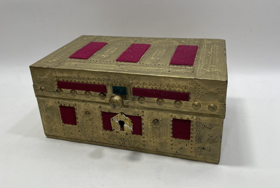 TAMAMI İŞLEMELİ EL YAPIMI NADİR YÜZ GÖRÜMLÜLÜĞÜ SANDIĞI