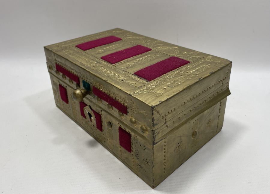 TAMAMI İŞLEMELİ EL YAPIMI NADİR YÜZ GÖRÜMLÜLÜĞÜ SANDIĞI