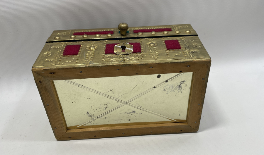 TAMAMI İŞLEMELİ EL YAPIMI NADİR YÜZ GÖRÜMLÜLÜĞÜ SANDIĞI