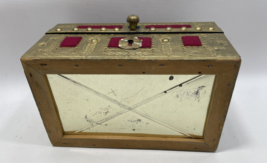 TAMAMI İŞLEMELİ EL YAPIMI NADİR YÜZ GÖRÜMLÜLÜĞÜ SANDIĞI