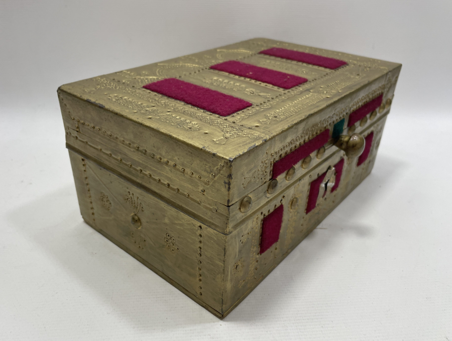 TAMAMI İŞLEMELİ EL YAPIMI NADİR YÜZ GÖRÜMLÜLÜĞÜ SANDIĞI