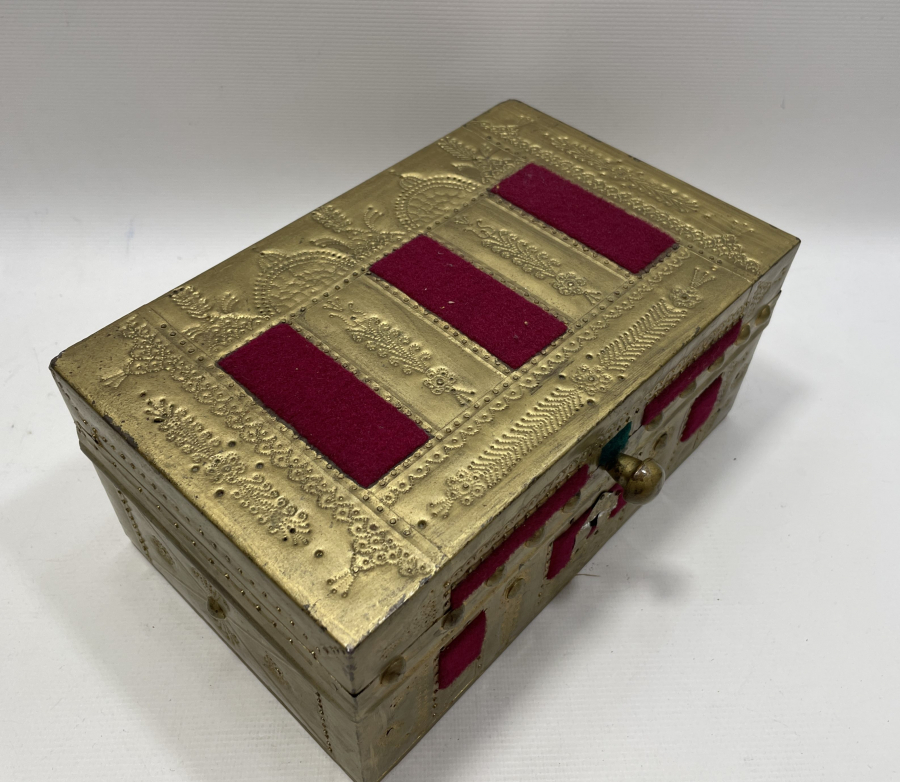 TAMAMI İŞLEMELİ EL YAPIMI NADİR YÜZ GÖRÜMLÜLÜĞÜ SANDIĞI