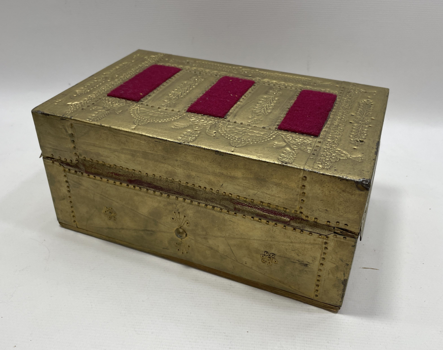 TAMAMI İŞLEMELİ EL YAPIMI NADİR YÜZ GÖRÜMLÜLÜĞÜ SANDIĞI