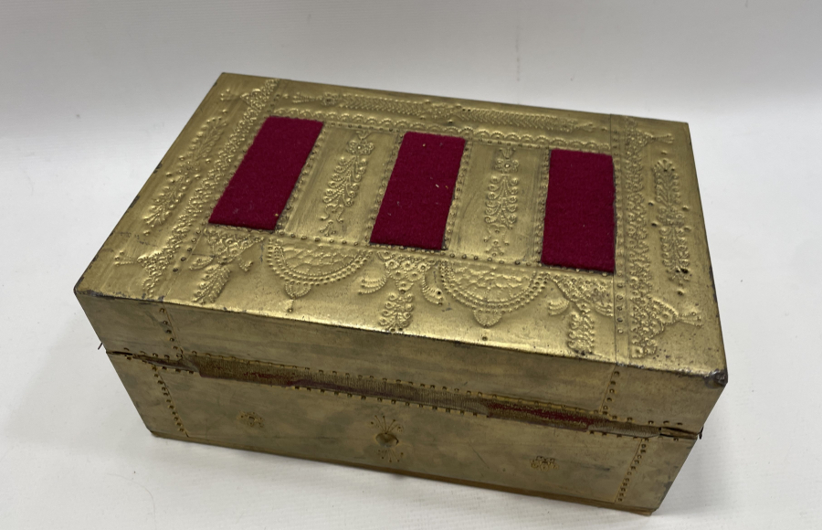 TAMAMI İŞLEMELİ EL YAPIMI NADİR YÜZ GÖRÜMLÜLÜĞÜ SANDIĞI