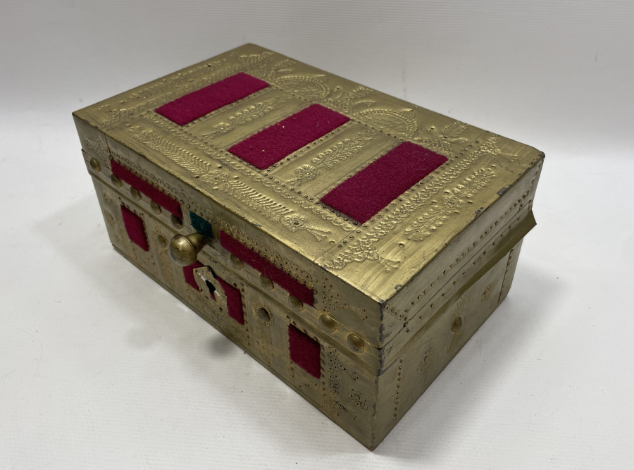 TAMAMI İŞLEMELİ EL YAPIMI NADİR YÜZ GÖRÜMLÜLÜĞÜ SANDIĞI