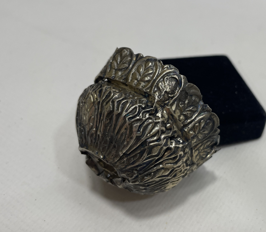 HALİYLE KONDİSYONDA TUĞRALI GÜMÜŞ FİNCAN ZARFI PARÇASI