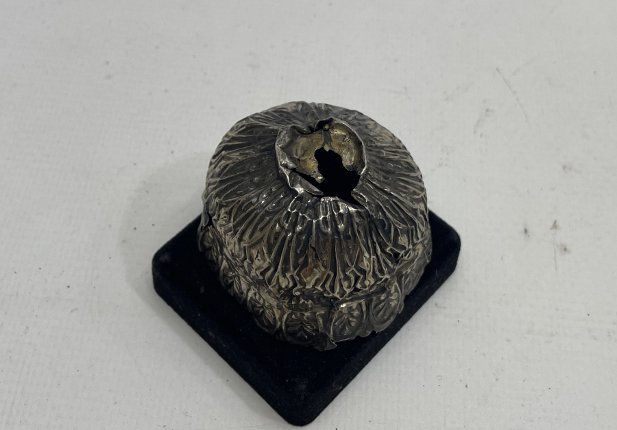 HALİYLE KONDİSYONDA TUĞRALI GÜMÜŞ FİNCAN ZARFI PARÇASI