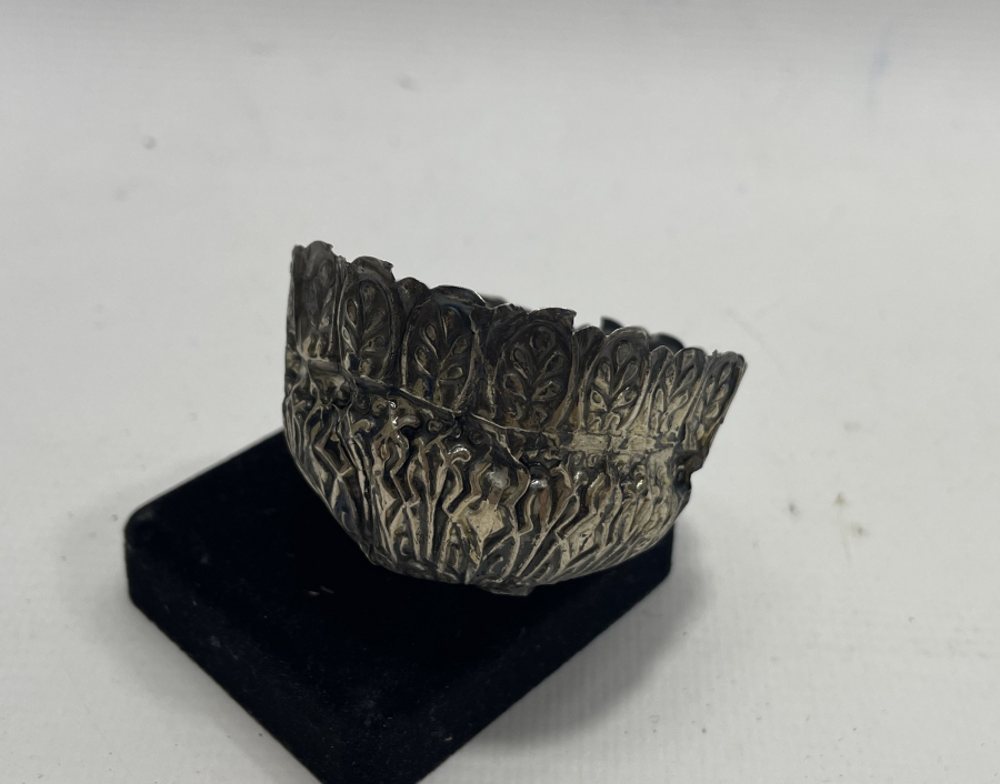 HALİYLE KONDİSYONDA TUĞRALI GÜMÜŞ FİNCAN ZARFI PARÇASI