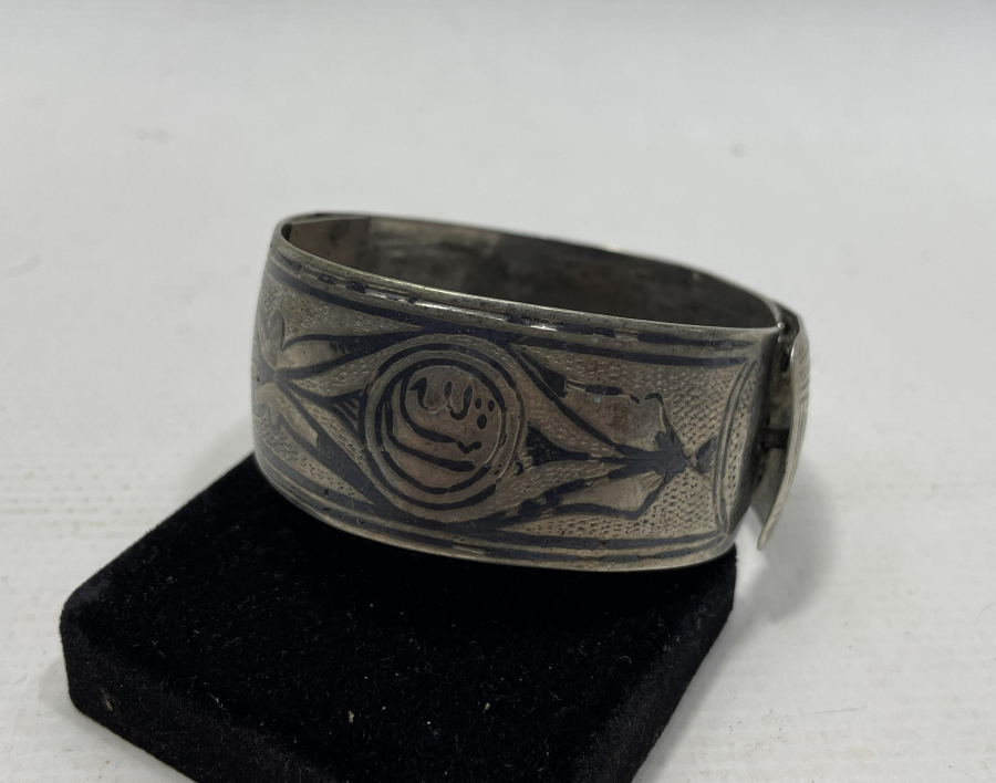 OSMANLI DÖNEMİ ÜZERİ YAZILI SAVATLI GÜMÜŞ BİLEZİK