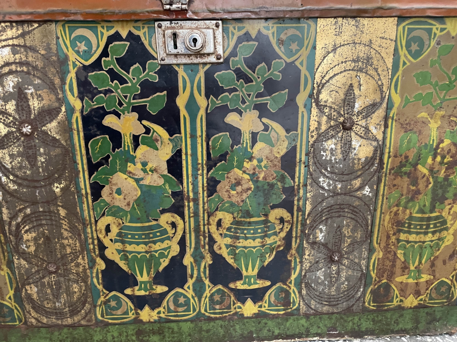 ÜZERİNDE OSMANLI DEVLET ARMASI BULUNAN OSMANLI DÖNEMİ NADİR ÇEYİZ SANDIĞI