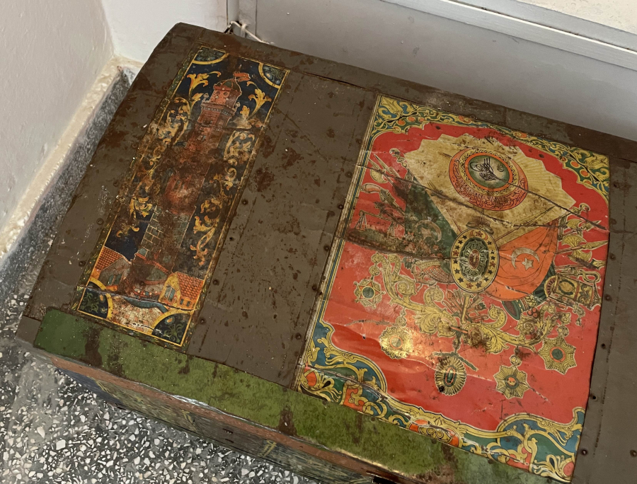 ÜZERİNDE OSMANLI DEVLET ARMASI BULUNAN OSMANLI DÖNEMİ NADİR ÇEYİZ SANDIĞI